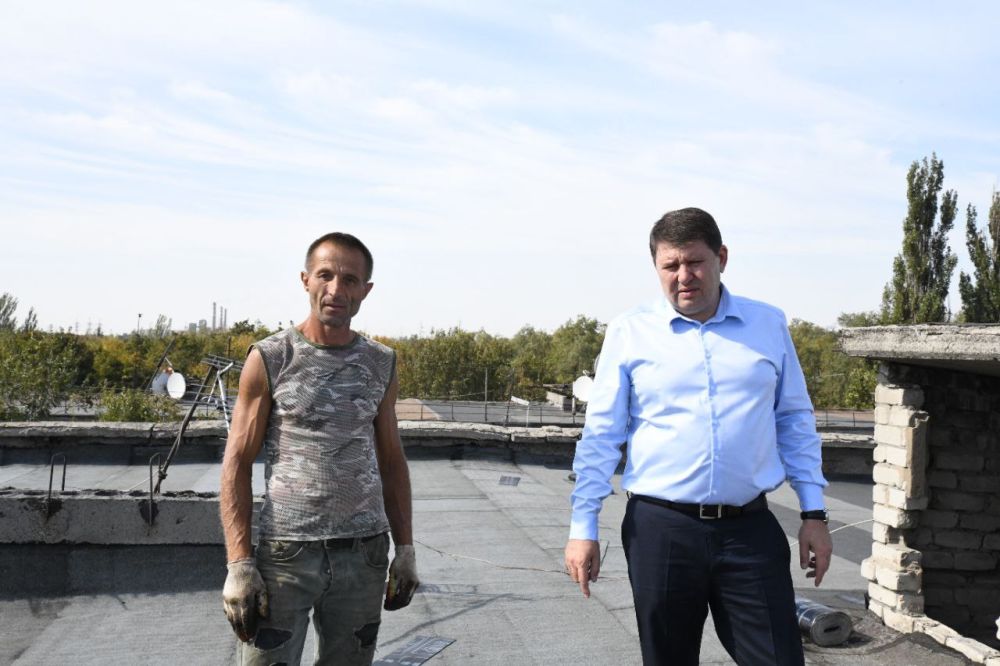 Владислав Ключаров: Продолжаю контролировать соблюдение графика выполнения работ по ремонту кровель многоквартирных домов в Макеевке