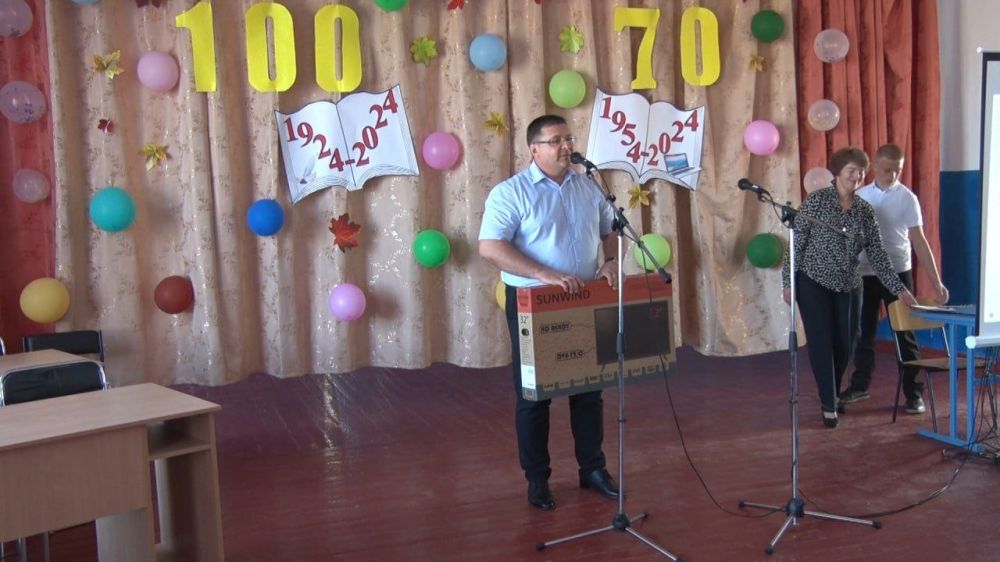 ������� �������: �������, 8 �������, ������������� 100-������ ������ �� ��� ������ ��������� ��������� �����