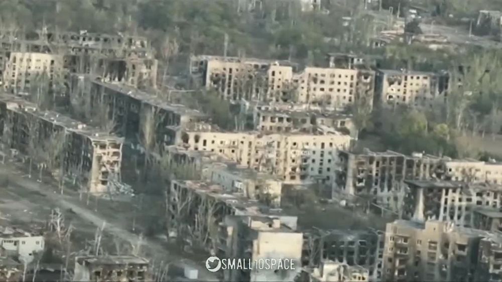 Борис Рожин: Вид на Дзержинск.. ВС РФ продолжают давить в городе на нескольких участках, продвигаясь в городской застройке. Вчера противник вынужденно оставил часть южного Дзержинска