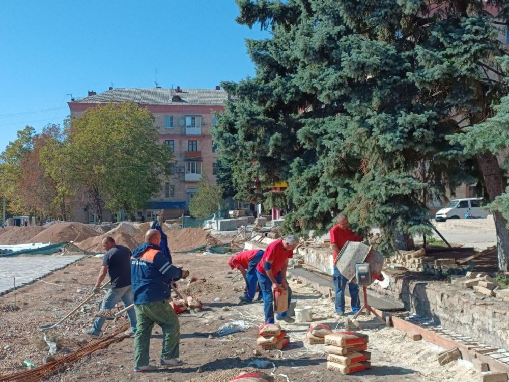 Игорь Лызов: Амурская область завершает ремонт площади имени Ленина в Амвросиевке