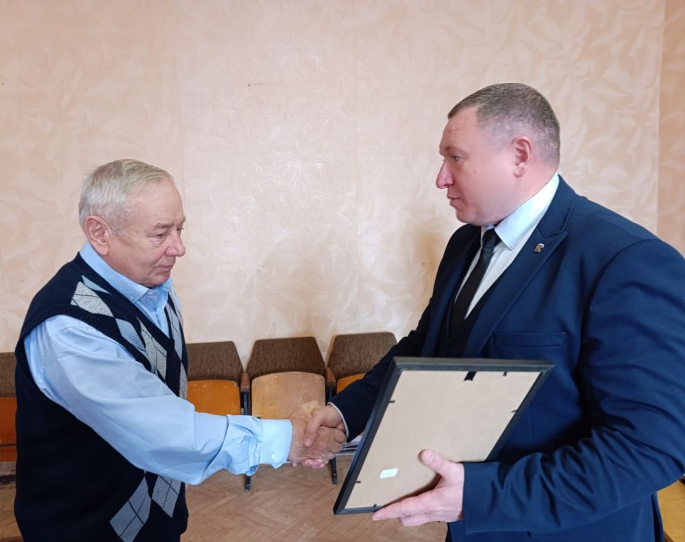 В Снежном поздравили работников сельского хозяйства и перерабатывающей промышленности