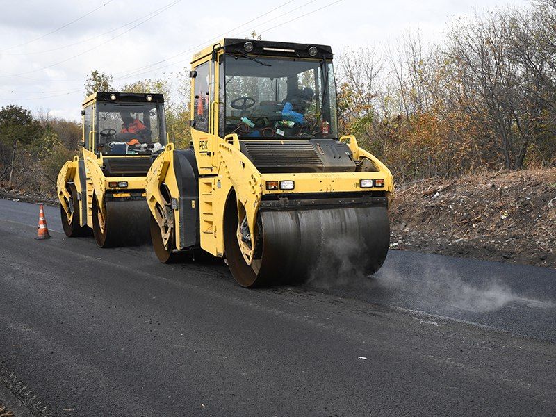 Владислав Ключаров: На автодороге Макеевка – Ясиноватая продолжаются работы по восстановлению дорожного покрытия