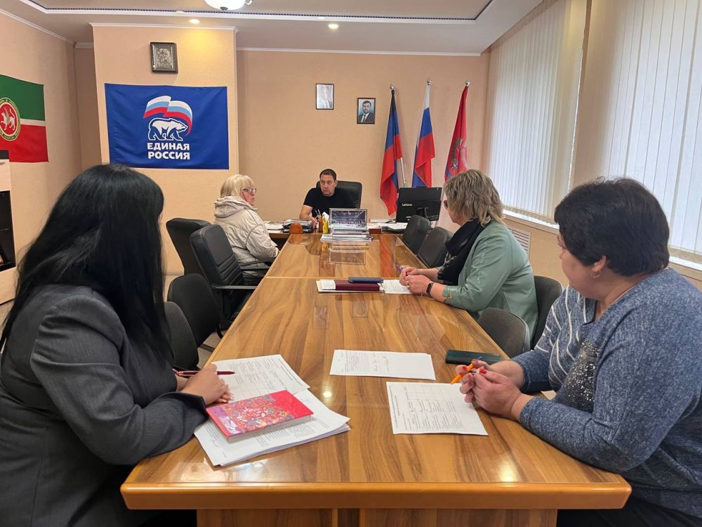 Константин Зинченко: На сегодняшнем приеме граждан ответил на вопросы жителей о ремонте канализационной и вентиляционной систем, восстановлении документов на жильё и другие