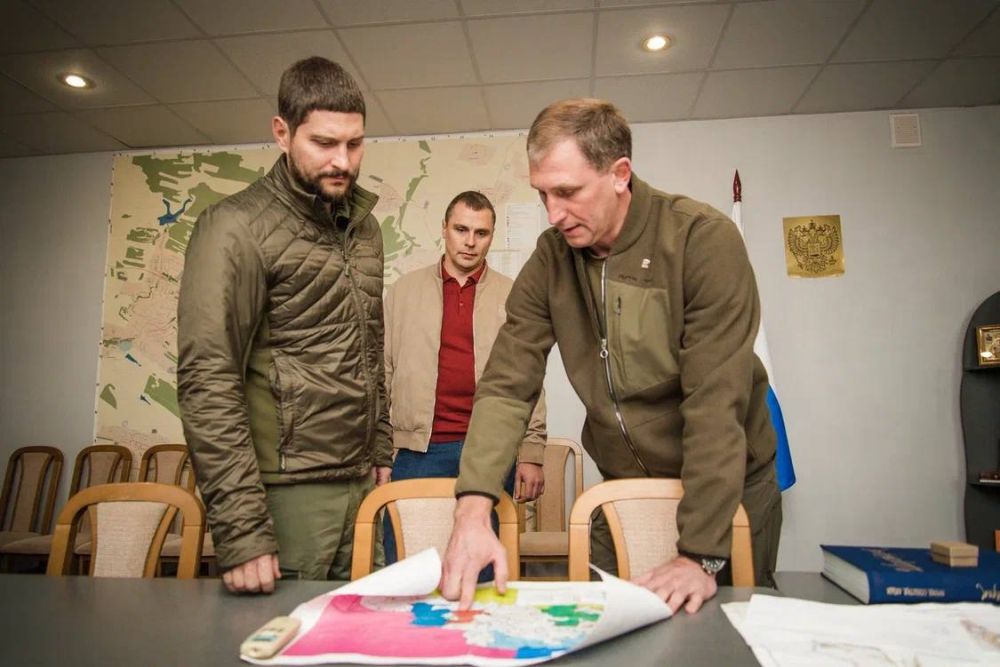 Александр Волошин: В ходе рабочей поездки в регион провёл встречу с Главой Шахтерского округа Александром Шатовым и депутатом НС ДНР Евгением Белашевым