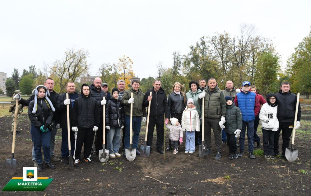 В Макеевке высадили саженцы деревьев ко Дню отца