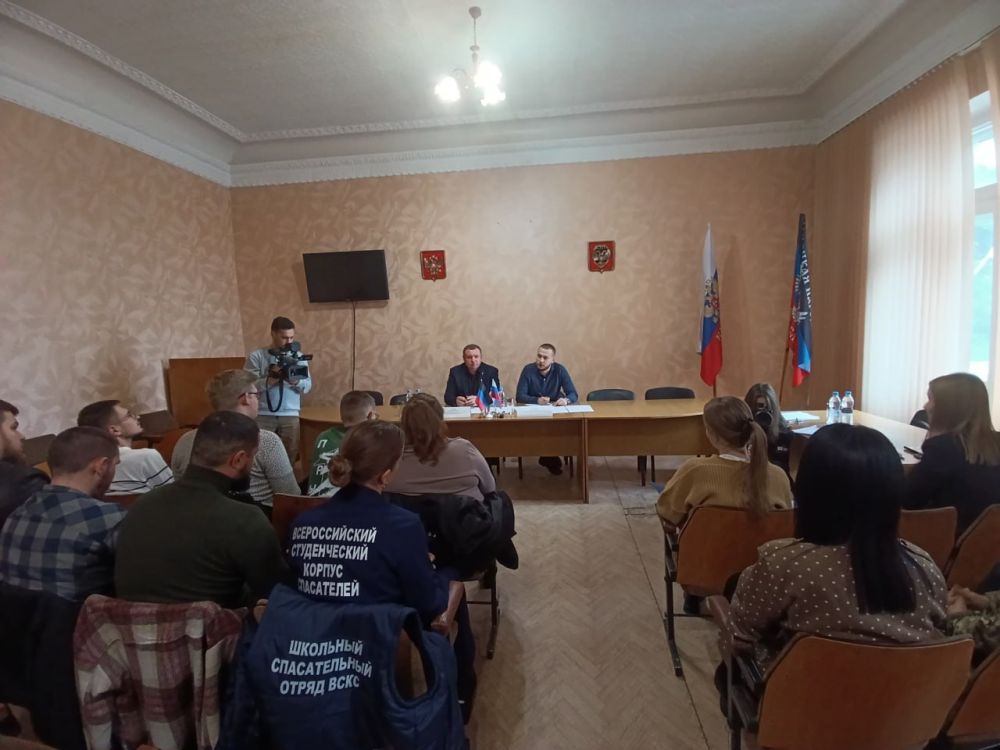 Сергей Ермаков: 22 октября в зале заседаний администрации Снежного провел встречу и.о