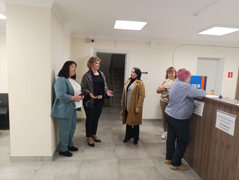 Врио главы муниципального образования Волновахский МО Елена Снисаренко встретилась с трудовым коллективом управления труда и социальной защиты населения администрации Волновахского МО