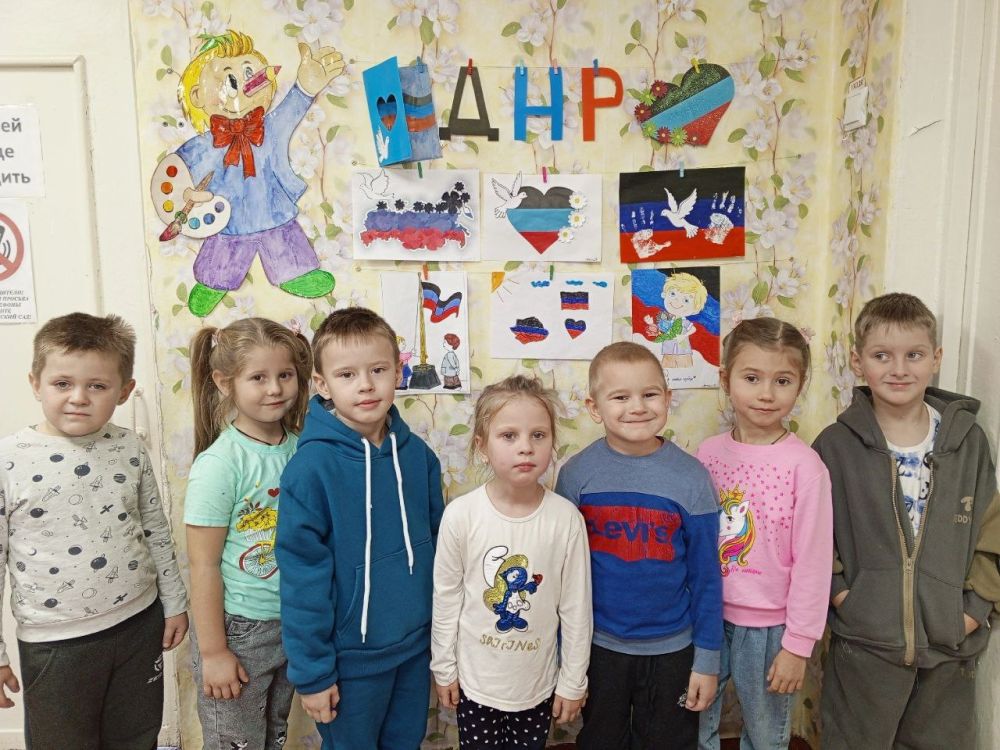 В честь Дня Государственного флага Донецкой Народной Республики юные таланты города Моспино приняли участие в творческих мастер-классах