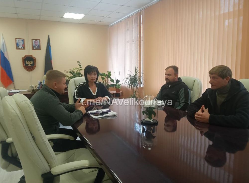 Сегодня Глава округа Наталья Великодная совместно с руководителем ООО "Каранский карьер" Вадимом Морозовым в торжественной...