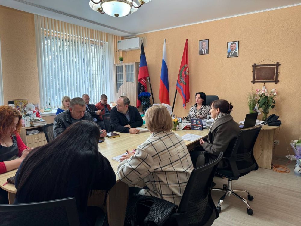 Сотрудники профильных управлений и отделов администрации Волновахского МО обсудил вопросы ликвидации МУП &quot;Донкоммунхоз&quot; и вопросы по организации похоронного дела