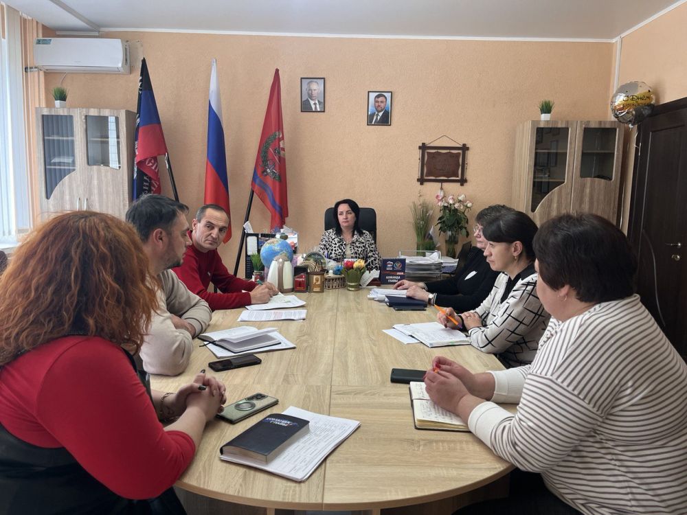 В Волновахе состоялось совещание по вопросам организации работ по благоустройству сквера возле памятника «Танк Т-34» Монумент воинам Великой Отечественной войны
