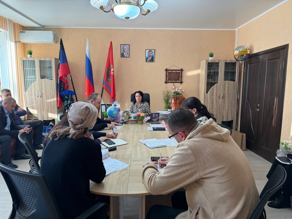 Врио главы муниципального образования Волновахский МО Елена Снисаренко провела совещание по вопросам создания автономного бюджетного учреждения