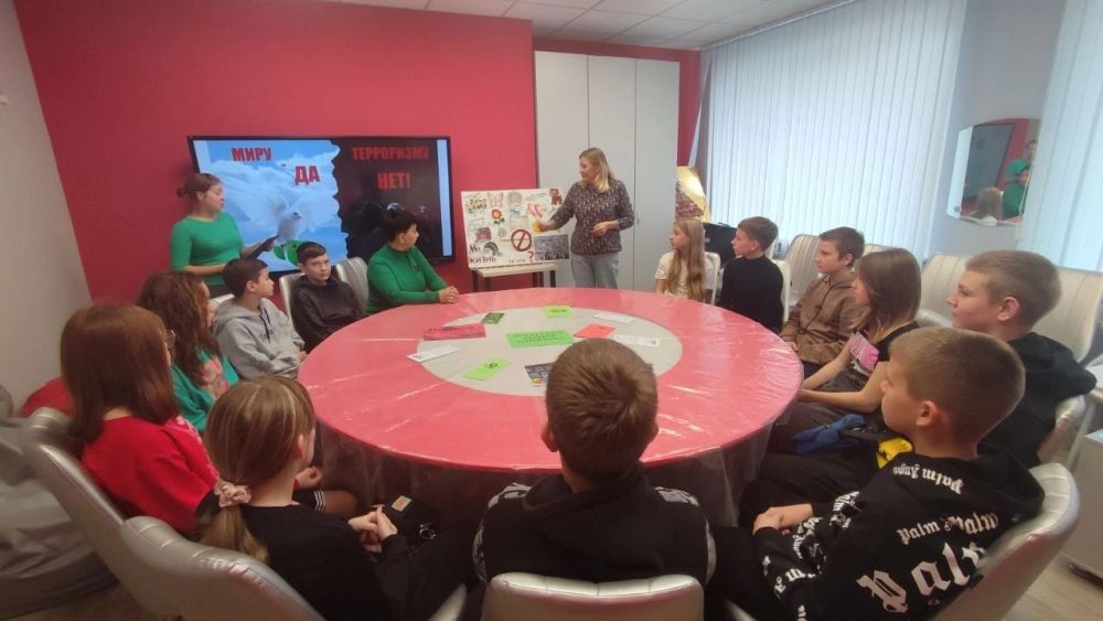 Во время осенних каникул в клубе села Бирюки прошла познавательная игра «Будущее без терроризма»