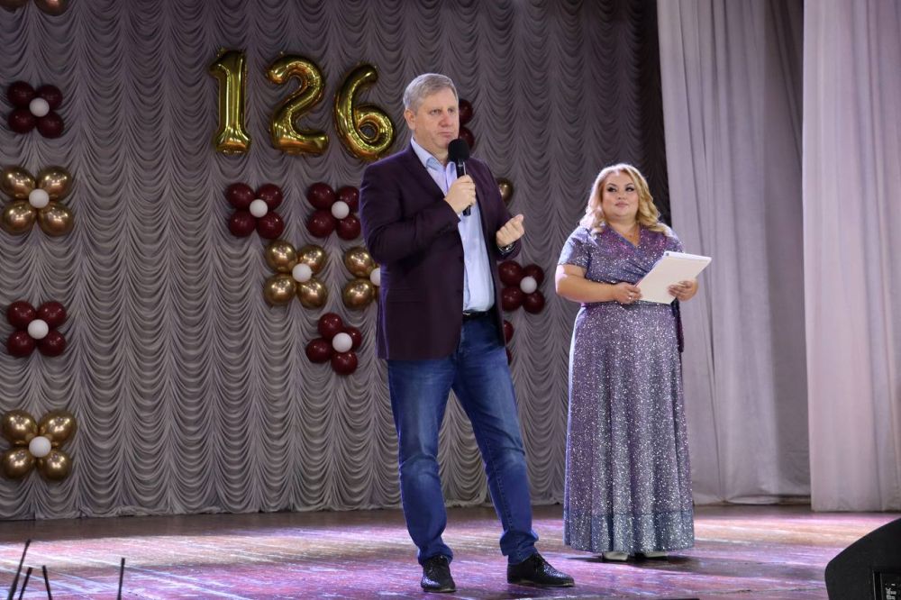 Андрей Чертков: По поручению Главы Республики Дениса Владимировича Пушилина поздравил коллектив Харцызского трубного завода со 126-летием предприятия