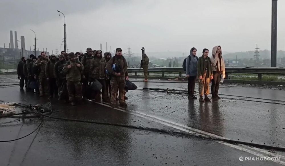 В брошюрах ВСУ рассказывают о "подвигах" сдавшихся в плен солдат "Азова"*