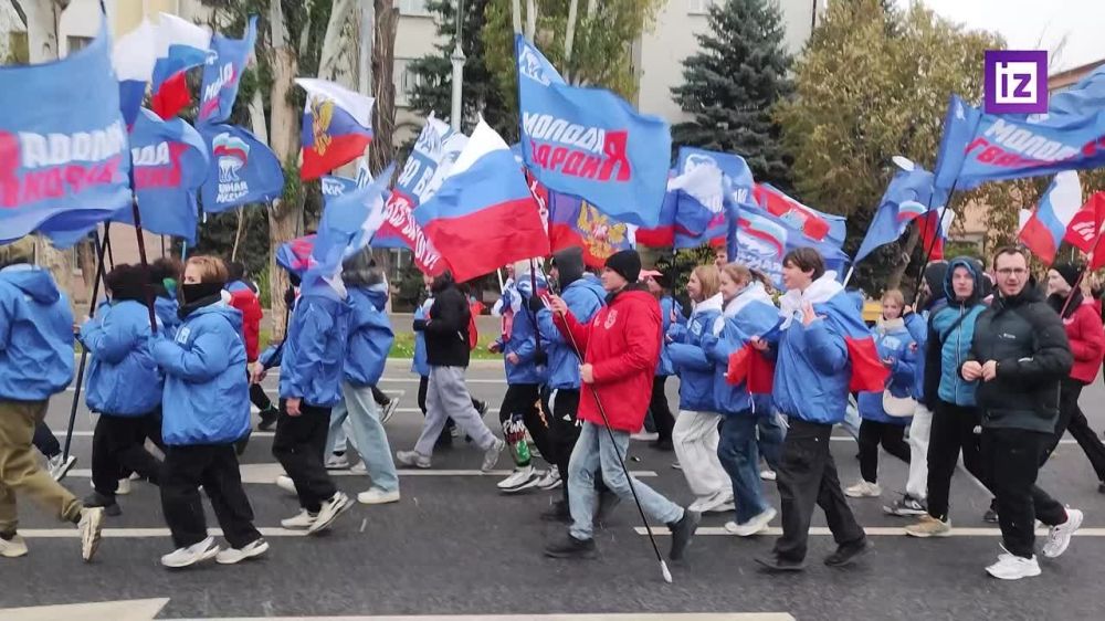 Курва вывалила бидоны и устроила активную порку