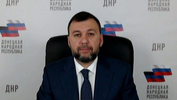Более тысячи мирных жителей остаются в освобожденном Горняке в ДНР, сообщил в эфире "России 24" глава республики Денис Пушилин