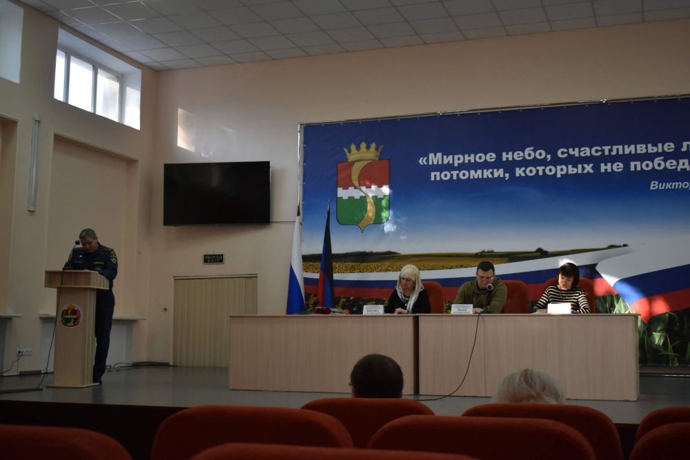 Игорь Лызов: На расширенном аппаратном совещании с начальниками управлений, отделов, секторов администрации округа, руководителями учреждений, начальниками территориальных отделов рассмотрели ряд актуальных вопросов