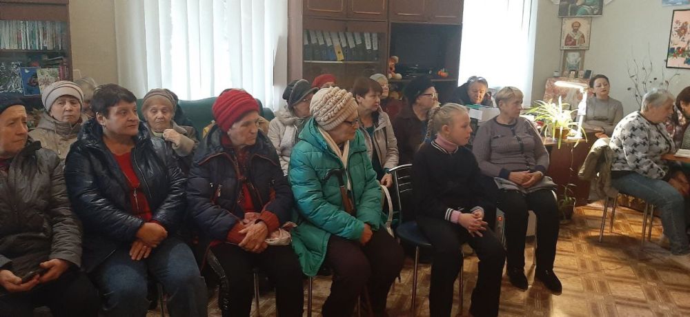 В Комсомольском прошел концерт для пенсионеров и людей с ограниченными возможностями ...