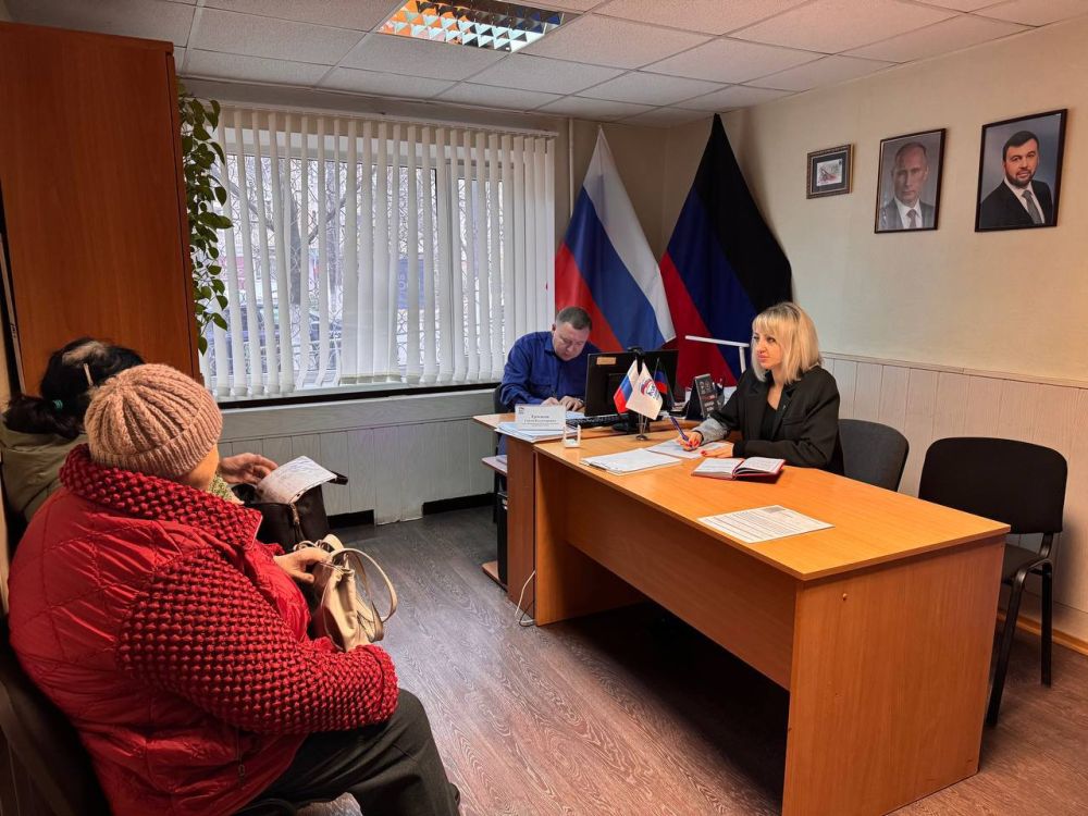 Приём граждан в Общественной приёмной партии "Единая Россия" города Снежное