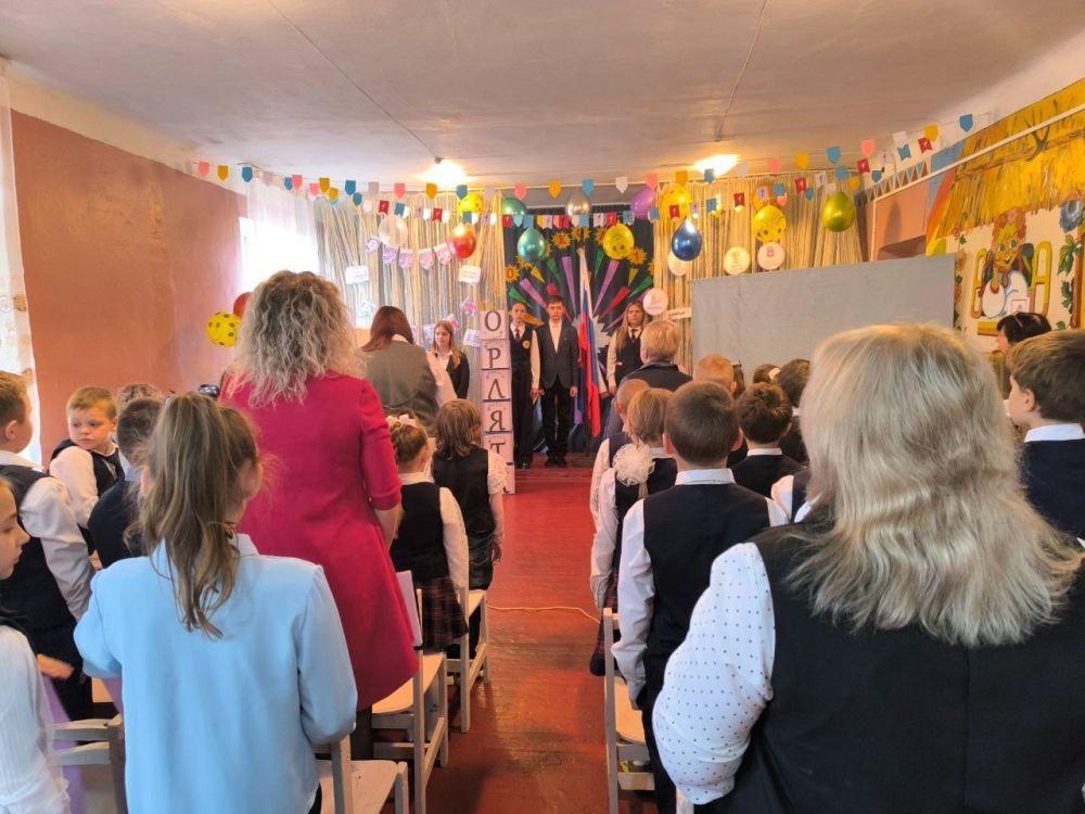 В школах в городе Моспино прошла торжественная церемония посвящения в Орлята России!