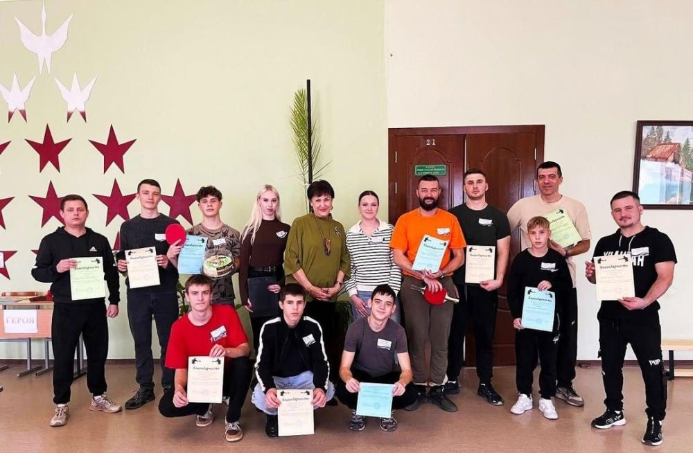 Игорь Лызов: В Новоамвросиевской школе состоялась дружеская встреча по настольному теннису, посвящённая Году семьи