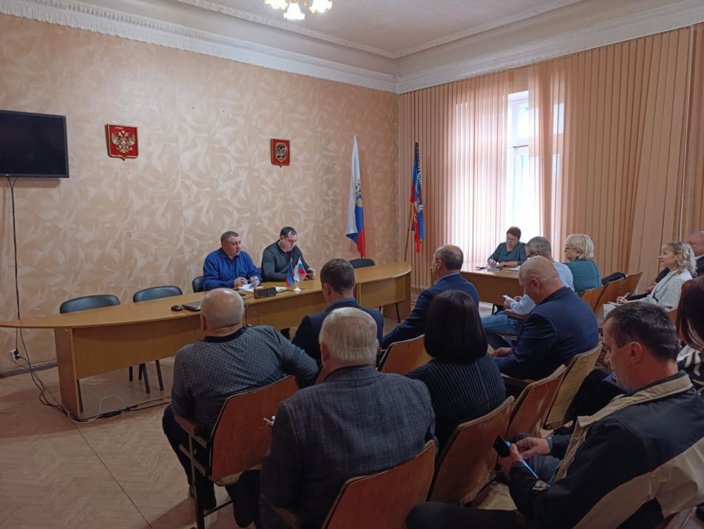 В Снежном представители органов местной власти обсудили ряд актуальных тем