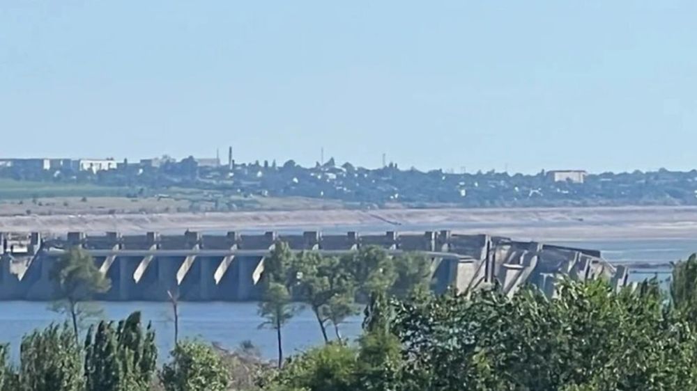 Подрывали инженеры-саперы ВСУ: В Сети появились первые кадры разрушенной взрывом дамбы в Курахово