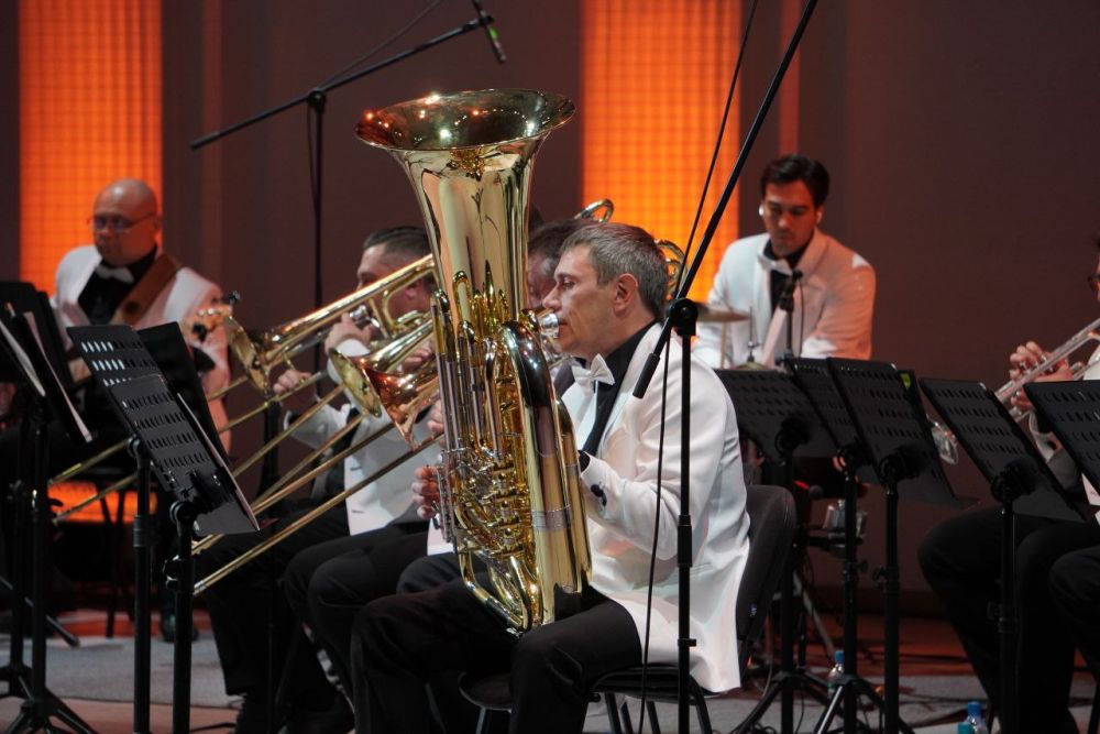 В Оренбургской области состоялись выступления Концертного оркестра духовых инструментов и вокалистов Кристины Ушановой, Валерии Валявской и Николая Бобровского в рамках гастрольного тура Росконцерта