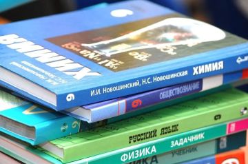 Для школ Мариуполя и Великой Новоселки закупили более 76 тысяч учебников