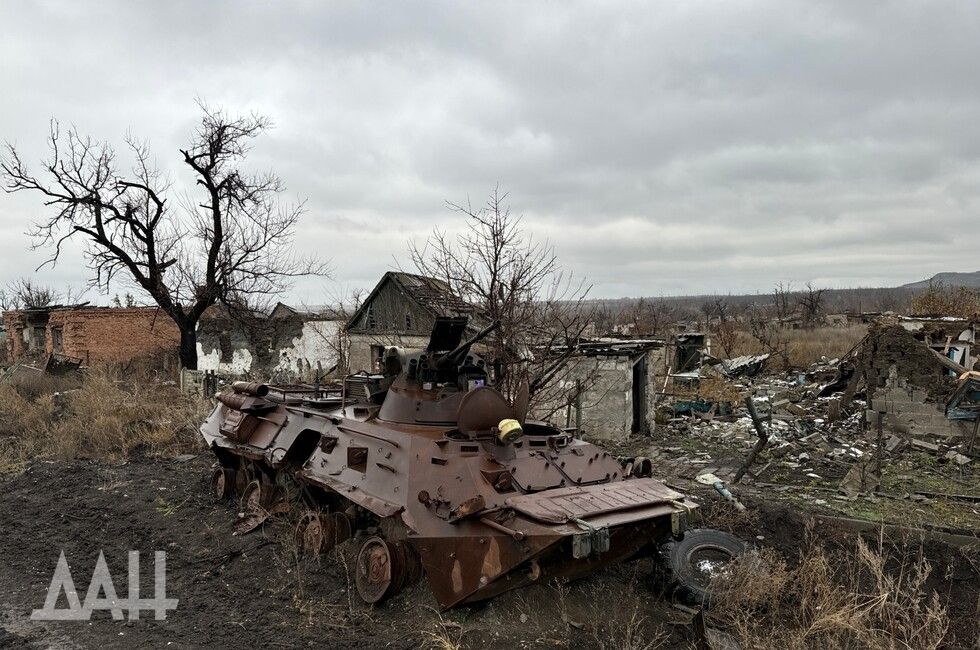 ФОТО: Здесь птицы не поют, деревья не растут. Как выглядит Марьинка через год после освобождения