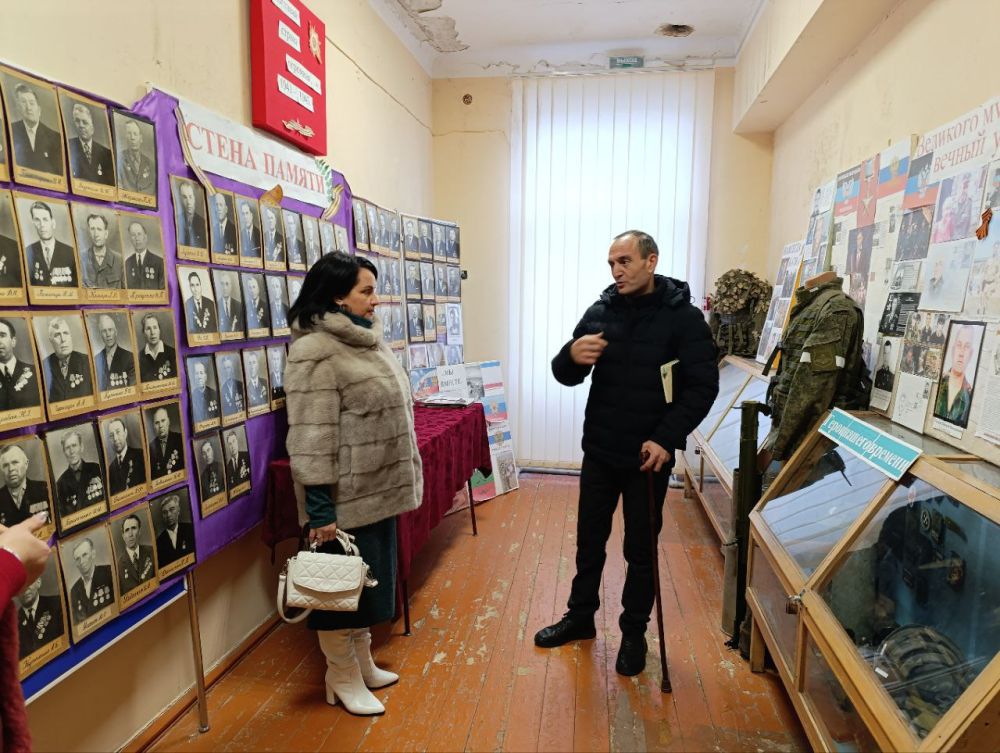 Заместитель главы администрации Волновахского МО Елена Снисаренко провела встречу с трудовым коллективом МБУ «Новотроицкий ДК им. Леси Украинки»