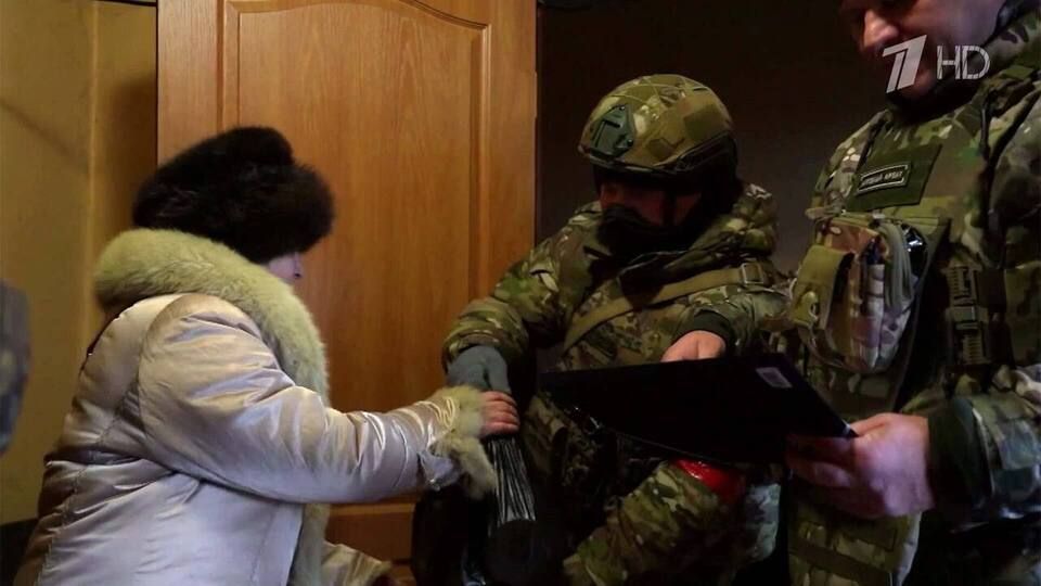 Волонтеры «Народного фронта» привезли гуманитарную помощь жителям Селидово в ДНР