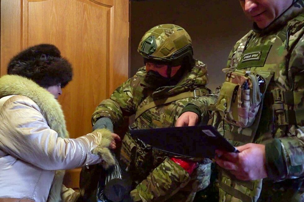 Народный фронт под угрозой атаки вражеского дрона доставил помощь в Селидово