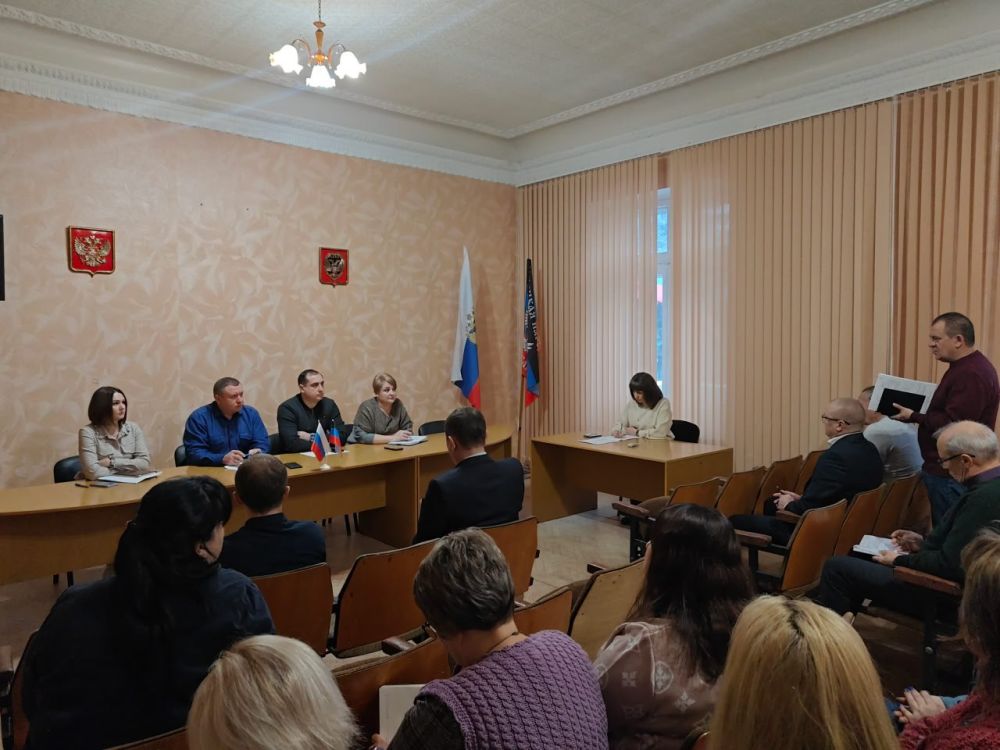 В Снежном обсудили текущие вопросы жизнедеятельности