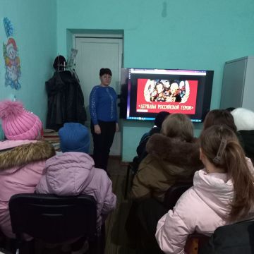 Ко Дню героев Отечества в Луковском СДК прошел исторический калейдоскоп "Державы российской герои"