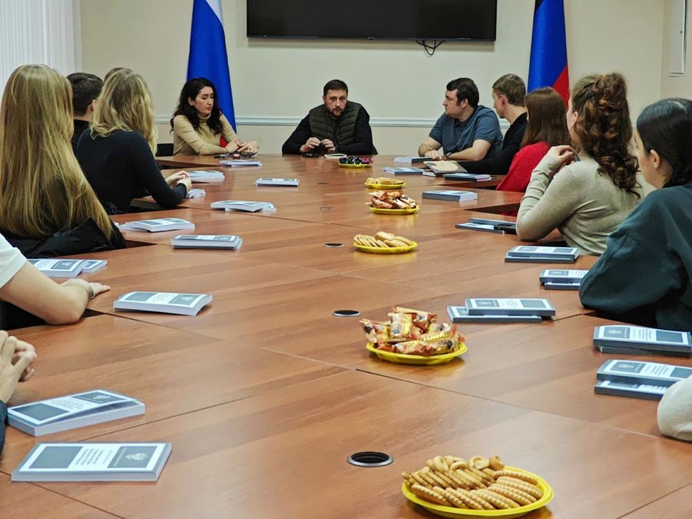 В избиркоме ДНР состоялась встреча со студентами Донецкого государственного университета, организованная по инициативе учащихся при поддержке помощников сенатора Российской Федерации Александра Волошина