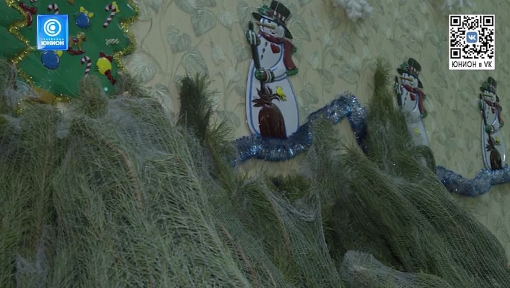 Предновогодний подарок: команда Сенатора России от ДНР Александра Волошина вместе с меценатами передали для макеевчан ёлки и игрушки!