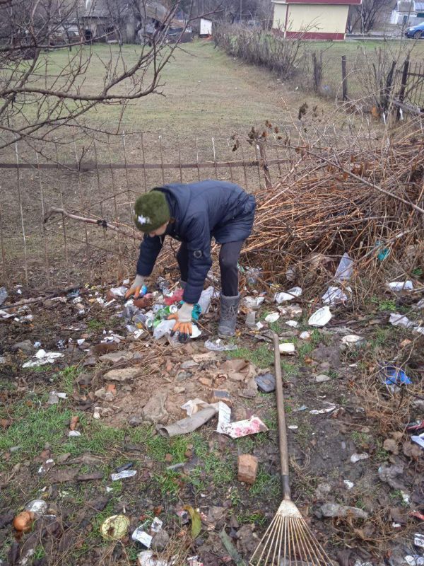 Силами коммунальных предприятий были проделаны работы по наведению чистоты и порядка на территории г. Моспино: