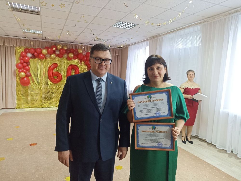 ������� �������: �������, 12 �������, ������� �� ����������� ����������� � ��������� � 60-������ ������� ������������ ����-��� � 1 "�������"