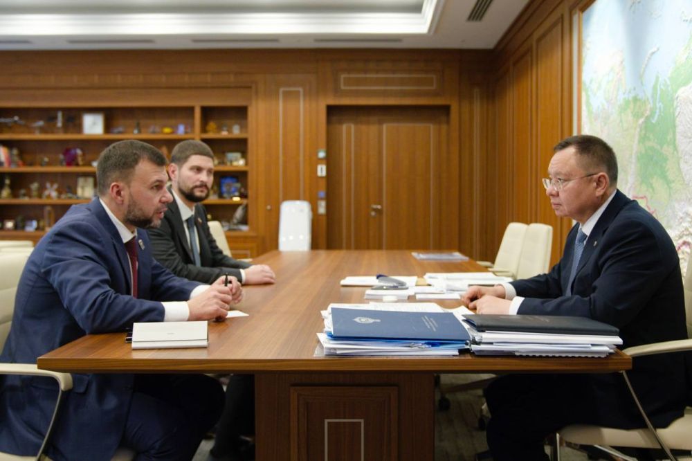 Министр строительства и ЖКХ РФ Ирек Файзуллин встретился с Главой ДНР Денисом Пушилиным и сенатором Александром Волошиным