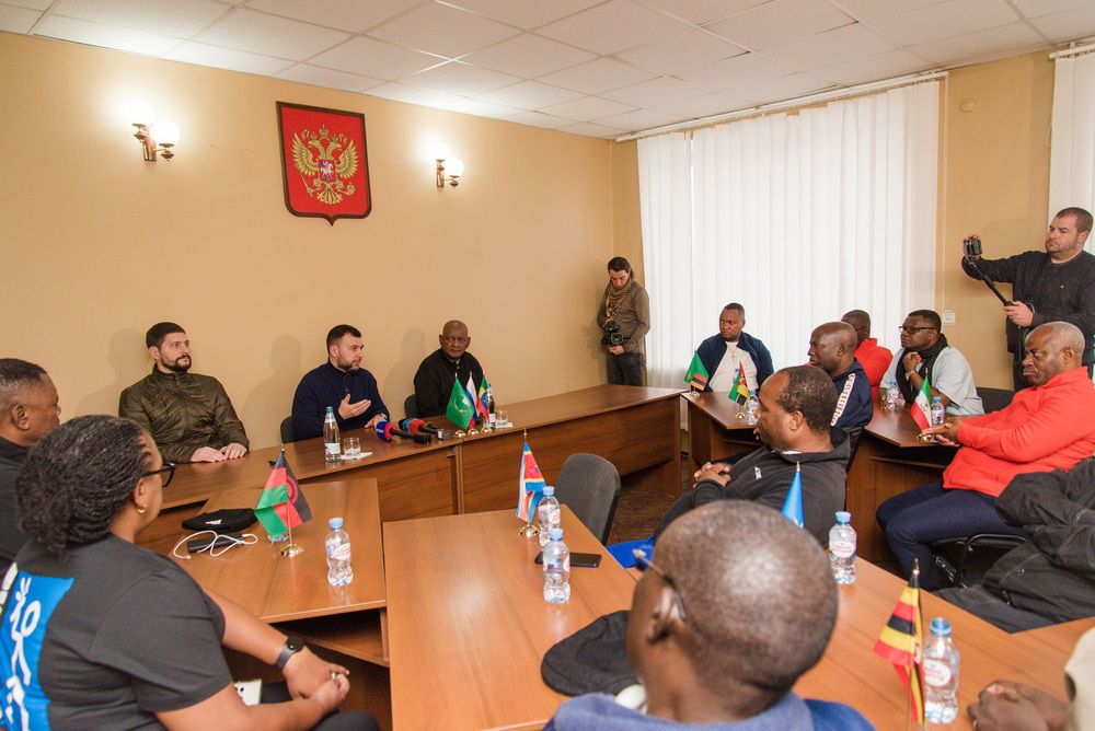 Денис Пушилин провел встречу с парламентариями из 12 стран Африки