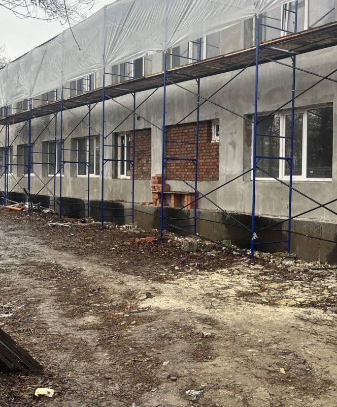 Игорь Лызов: Продолжается ремонт фасада Амвросиевского реабилитационного центра