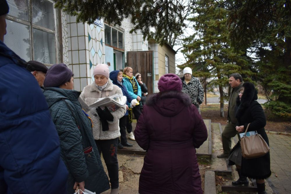 Секретарь Амвросиевского МО партии "Единая Россия" Игорь Лызов встретился с населением с. Мокроеланчик Василевского территориального отдела