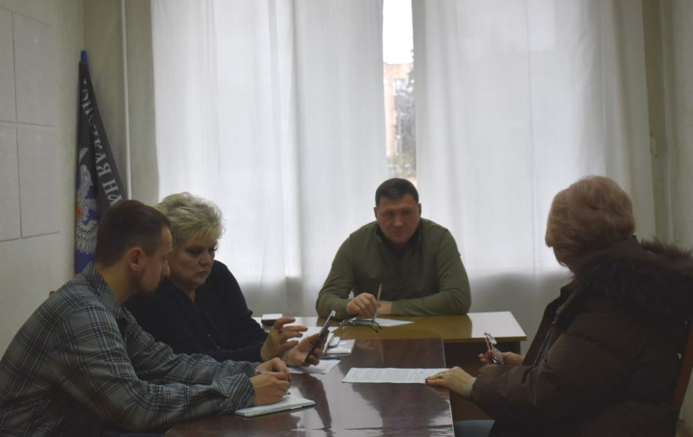 Игорь Лызов: Сегодня на приёме даны разъяснения жителю города по вопросу согласования границ земельных участков и возведения сооружений вблизи межи