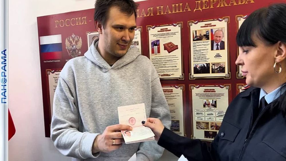 Защищал Донбасс — за это в родном Узбекистане ждет 10 лет тюрьм! Военнослужащий Павел Житник стал гражданином России, кто ему помог смотрите в сюжете «Панорамы»