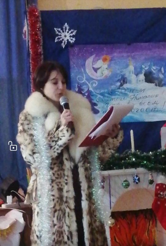 Светлодарский Дворец культуры в п. Новолуганское провел утренник для детей и взрослых "Чтоб добро вошло к нам в дом, Николая позовём"