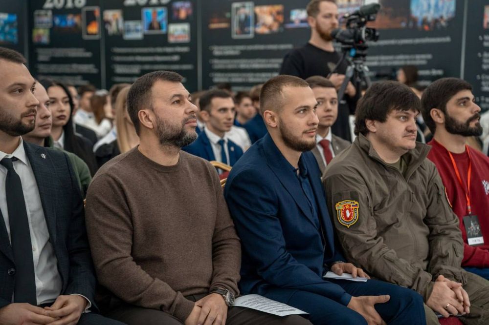 Поздравляем нашего боевого товарища Кирилла Макарова с назначением на должность министра молодежной политики Донецкой Народной Республики!