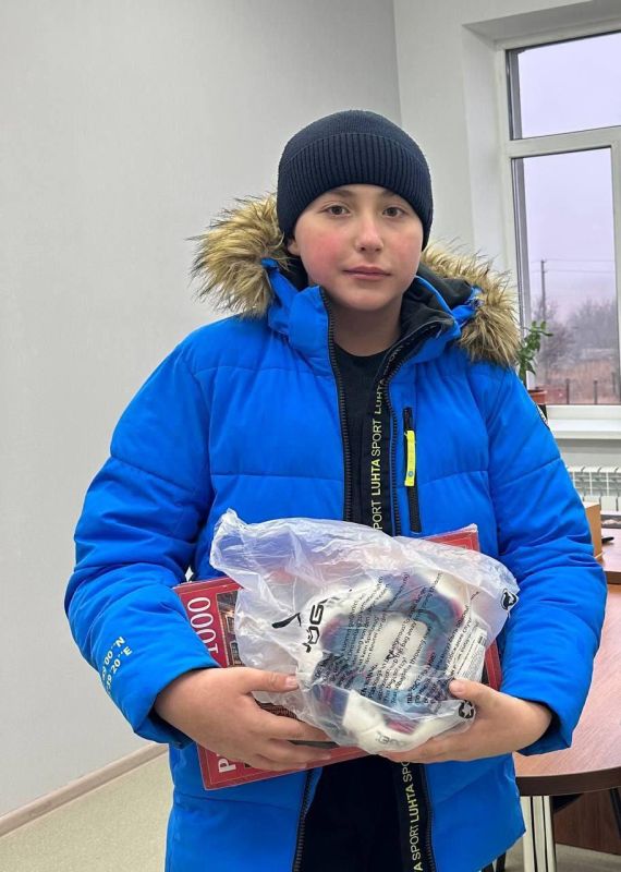 Жители Волновахского муниципального округа получили новогодние подарки от ЯНАО