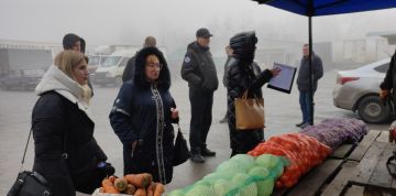 24.12.2024 Минпромторг ДНР совместно с представителями "Народного контроля" и УФАС по ДНР осуществили выезд на оптовый рынок "Текстильщик" в городе Донецк